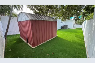 181 NE 121st St, North Miami, FL 33161 - Photo 15