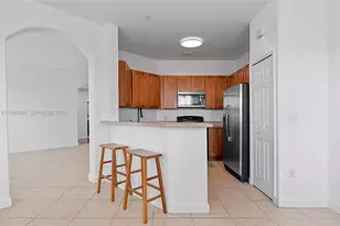 10012 NW 7th St, Miami, FL 33172 - Photo 9