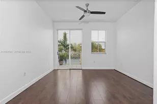 10012 NW 7th St, Miami, FL 33172 - Photo 13