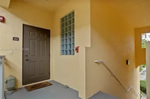 10012 NW 7th St, Miami, FL 33172 - Photo 23