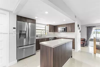 8920 Palm Tree Ln #8920, Pembroke Pines, FL 33024 - Photo 7