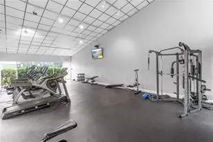 8920 Palm Tree Ln, Pembroke Pines, FL 33024 - Photo 29