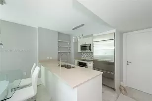 55 SE 6th St, Miami, FL 33131 - Photo 13