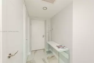 55 SE 6th St, Miami, FL 33131 - Photo 29