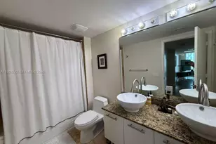 41 SE 5th St, Miami, FL 33131 - Photo 9