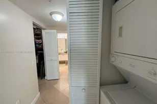 41 SE 5th St, Miami, FL 33131 - Photo 11