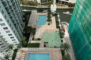 41 SE 5th St, Miami, FL 33131 - Photo 13