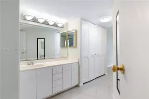 20400 W Country Club Dr, Aventura, FL 33180 - Photo 15