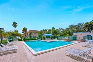 357 Lakeview Dr, Weston, FL 33326 - Photo 17