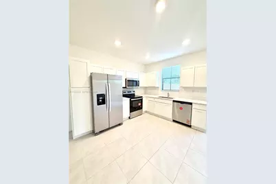 359 NE 16th St, Florida City, FL 33034 - Photo 15