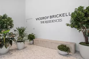 77 SE 5th St, Miami, FL 33131 - Photo 5