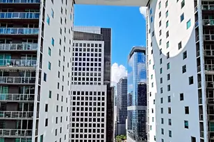 77 SE 5th St, Miami, FL 33131 - Photo 29