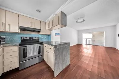 8290 Lake Dr #514, Doral, FL 33166 - Photo 3