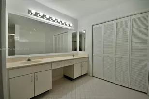 10380 NW 46th St, Doral, FL 33178 - Photo 17