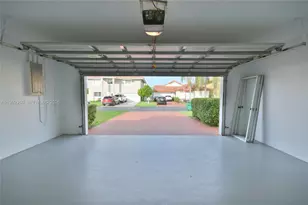 10380 NW 46th St, Doral, FL 33178 - Photo 33