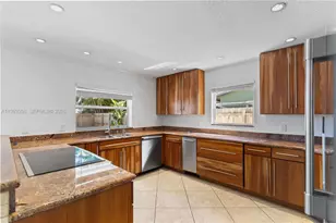 405 SE 4th Terrace, Dania Beach, FL 33004 - Photo 17