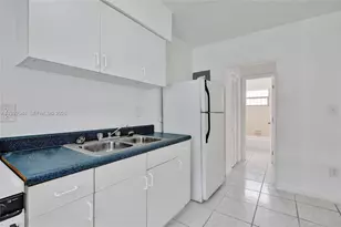724 NW 6th St, Hallandale Beach, FL 33009 - Photo 11