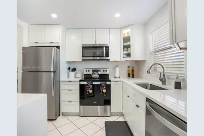 9580 Sunrise Lakes Blvd #205, Sunrise, FL 33322 - Photo 11