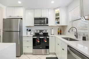 9580 Sunrise Lakes Blvd, Sunrise, FL 33322 - Photo 11