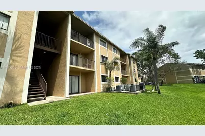 450 W Palm Cir W #207, Pembroke Pines, FL 33025 - Photo 3