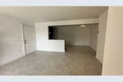 450 W Palm Cir W #207, Pembroke Pines, FL 33025 - Photo 5