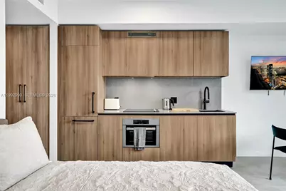 121 NE 5 #1404, Miami, FL 33132 - Photo 3