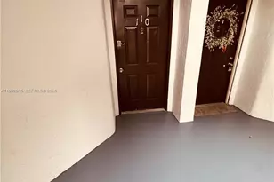 211 Lake Pointe Dr, Oakland Park, FL 33309 - Photo 11