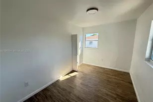 236 SW 10th Ave, Miami, FL 33130 - Photo 7