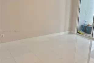 170 SE 14th St, Miami, FL 33131 - Photo 13