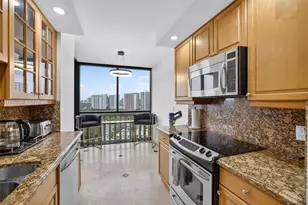 1000 Island Blvd, Aventura, FL 33160 - Photo 25