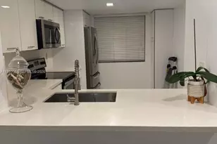 10000 NW 9th St Cir, Miami, FL 33172 - Photo 3