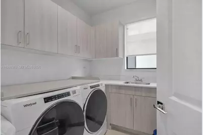 8019 NW 46th Ter, Doral, FL 33166 - Photo 29