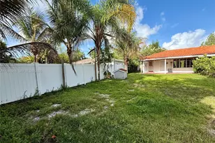 11121 NE 9th Ct, Biscayne Park, FL 33161 - Photo 13