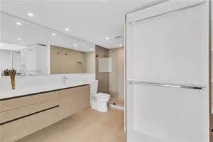 20100 W Country Club Dr, Aventura, FL 33180 - Photo 15