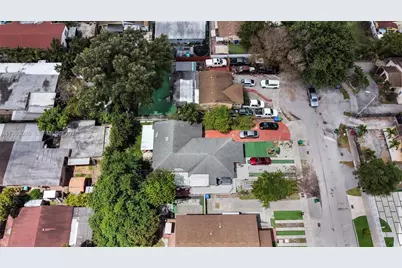 4326 NW 4th St, Miami, FL 33126 - Photo 7