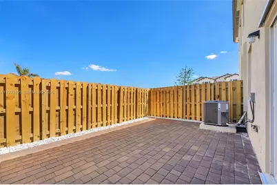 2425 SE 28th Dr #2425, Homestead, FL 33035 - Photo 3