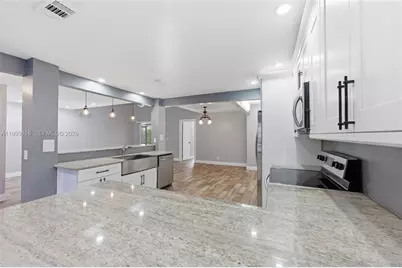 6192 Laurel Ln #B, Tamarac, FL 33319 - Photo 7