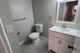 6395 W 27th Ct, Hialeah, FL 33016 - Photo 9