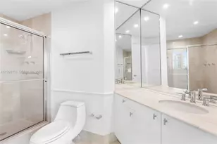 300 South Pointe Dr, Miami Beach, FL 33139 - Photo 23