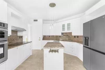 300 S Pointe Drive #801, Miami Beach, FL 33139 - Photo 19