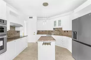300 South Pointe Dr, Miami Beach, FL 33139 - Photo 19