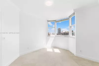300 S Pointe Drive #801, Miami Beach, FL 33139 - Photo 23
