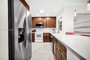 2528 SW Natura Blvd, Deerfield Beach, FL 33441 - Photo 9