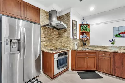 340 W 55th St, Hialeah, FL 33012 - Photo 9
