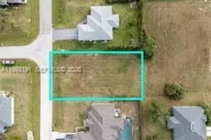 206 Jacaranda Pkwy E, Cape Coral, FL 33909 - Photo 1