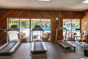 5252 NE 6th Ave, Oakland Park, FL 33334 - Photo 3