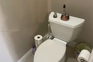 6386 N Milk Wagon Ln, Miami Lakes, FL 33014 - Photo 15