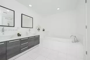 2950 NE 188th St, Aventura, FL 33180 - Photo 25