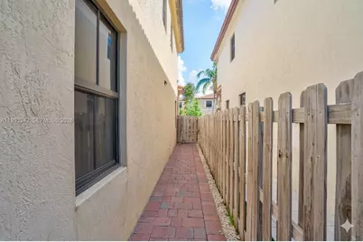 10021 NW 87th Ter, Doral, FL 33178 - Photo 39