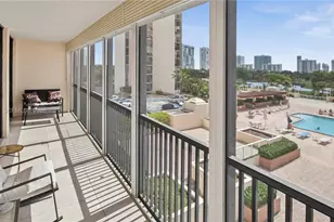 20301 W Country Club Dr, Aventura, FL 33180 - Photo 23